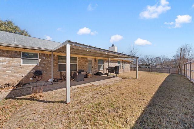 201 Westhill Drive, Hewitt, TX 76643