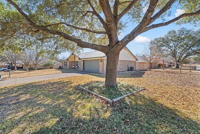 201 Westhill Drive, Hewitt, TX 76643