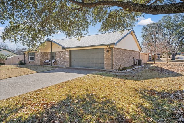 201 Westhill Drive, Hewitt, TX 76643