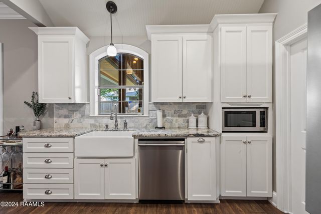 41 Oakthorn Court, Youngsville, LA 70592