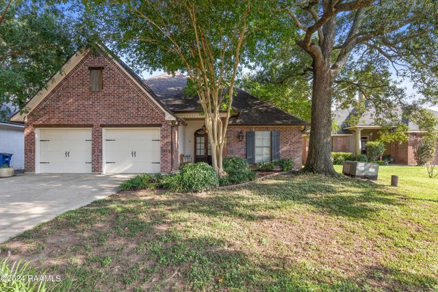 41 Oakthorn Court, Youngsville, LA 70592
