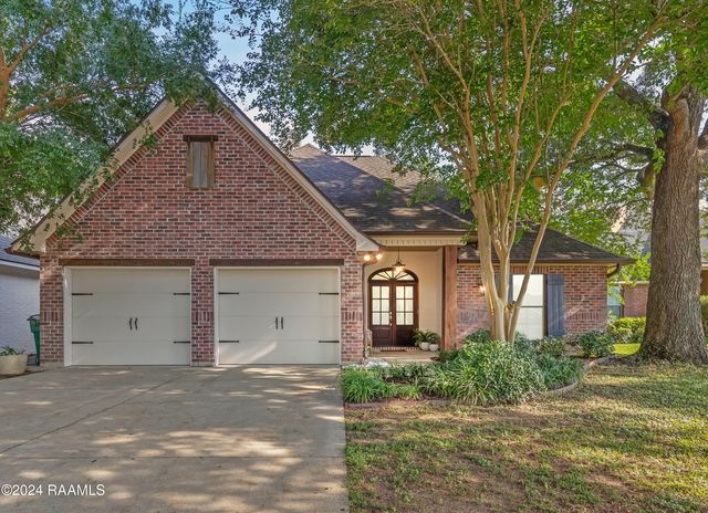 41 Oakthorn Court, Youngsville, LA 70592