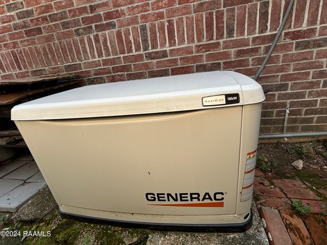 41 Oakthorn Court, Youngsville, LA 70592