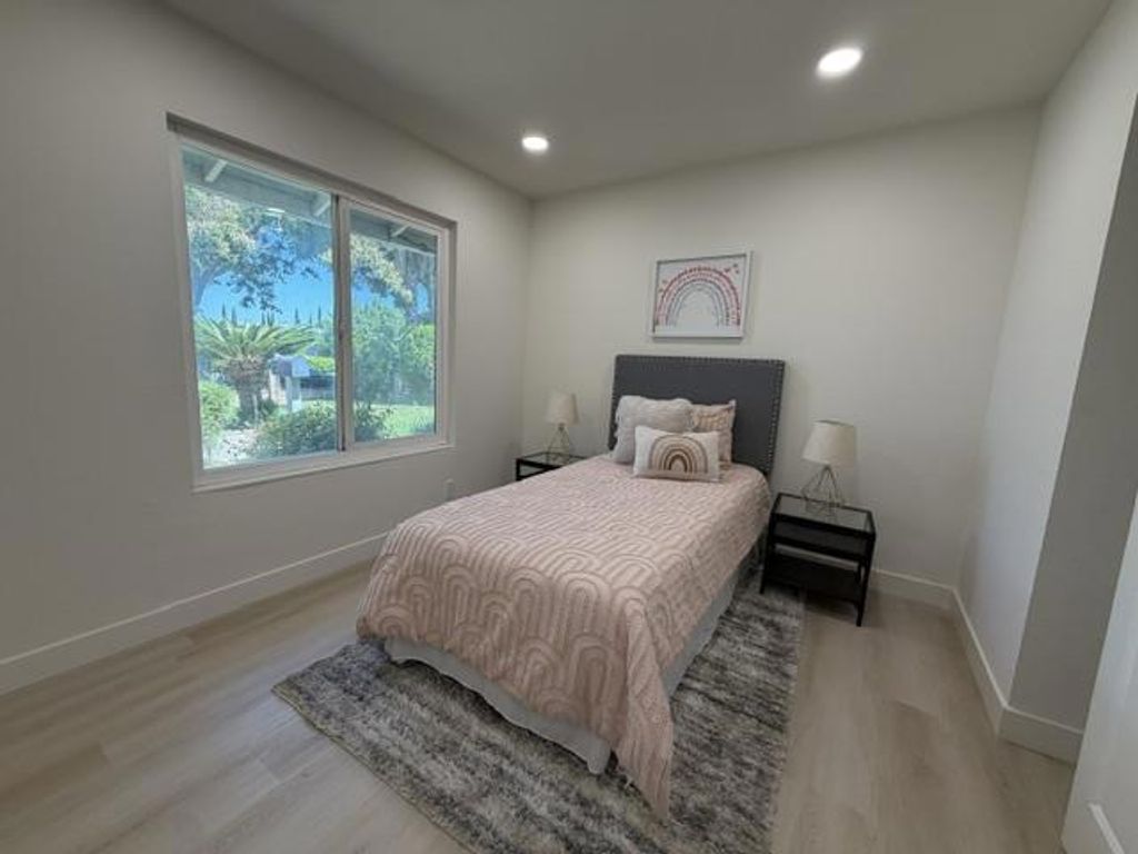 Image 12 of property listing at 4245 Houndsbrook Way, San Jose, CA 95111