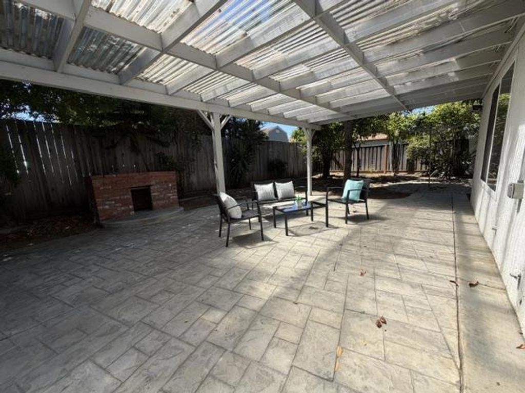 Image 14 of property listing at 4245 Houndsbrook Way, San Jose, CA 95111