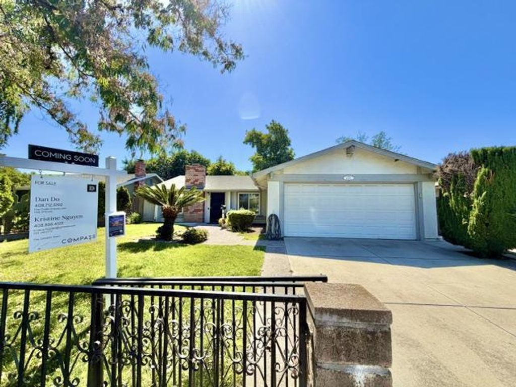 Image 15 of property listing at 4245 Houndsbrook Way, San Jose, CA 95111