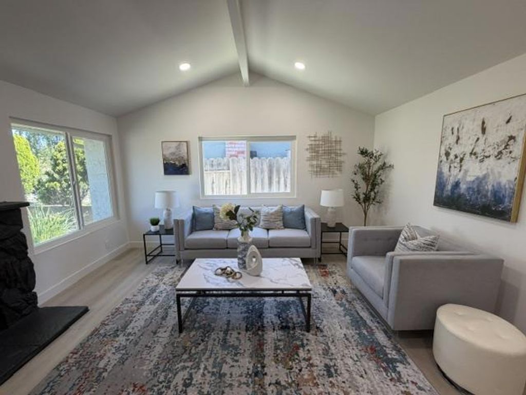Image 3 of property listing at 4245 Houndsbrook Way, San Jose, CA 95111