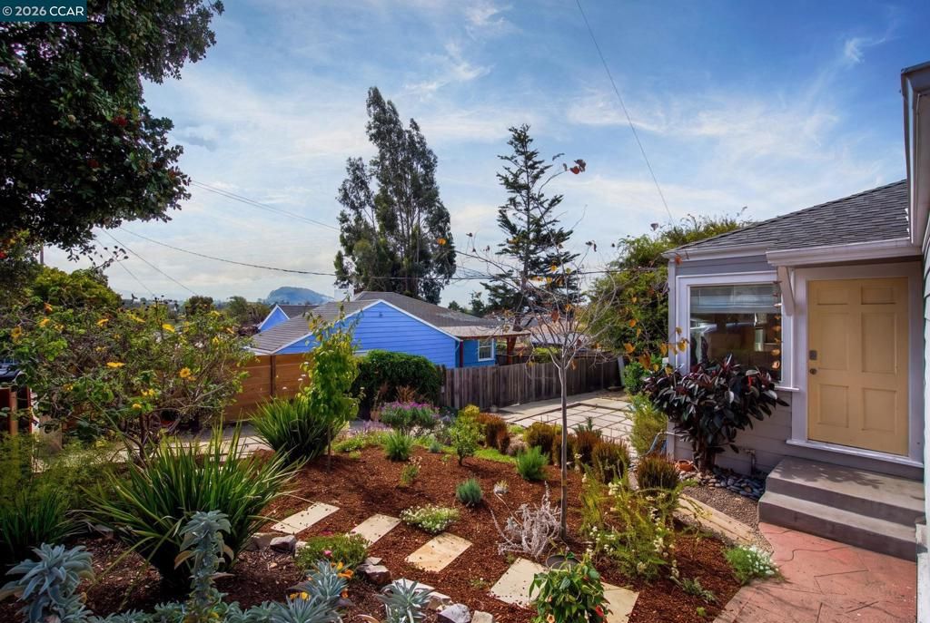 1327 Mariposa St, Richmond, CA 94804