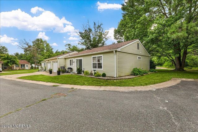 666A Farrington Court, Manchester, NJ 08759