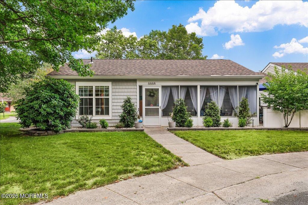 666A Farrington Court, Manchester, NJ 08759
