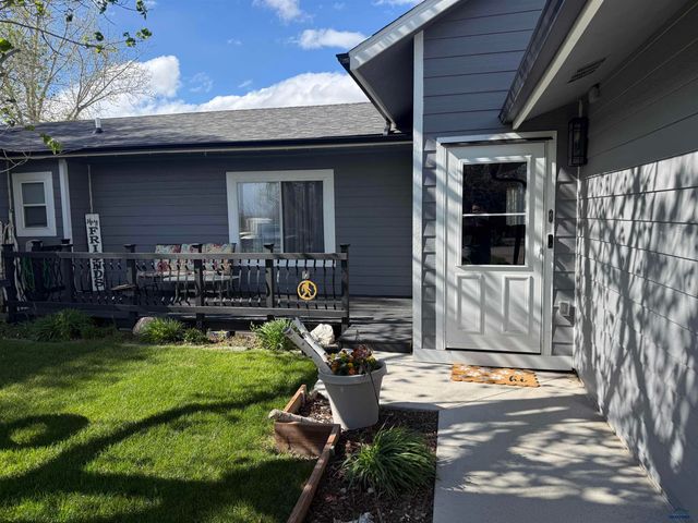 522 SWALLOW DR, Box Elder, SD 57719
