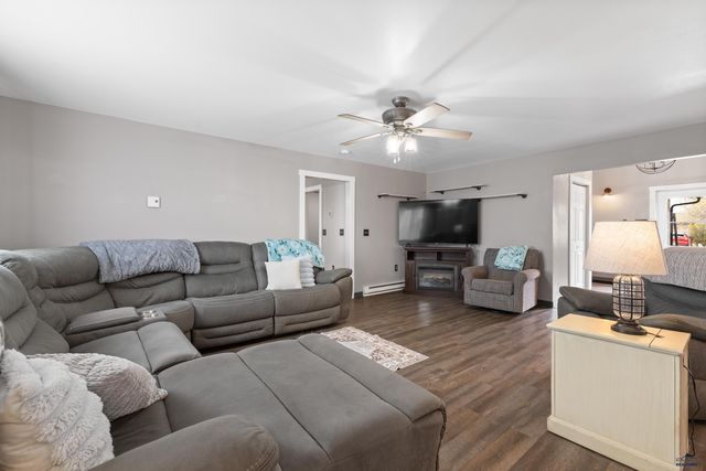 522 SWALLOW DR, Box Elder, SD 57719