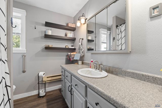 522 SWALLOW DR, Box Elder, SD 57719