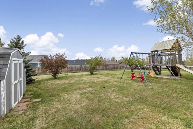 522 SWALLOW DR, Box Elder, SD 57719