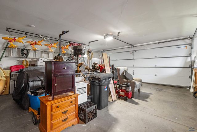 522 SWALLOW DR, Box Elder, SD 57719