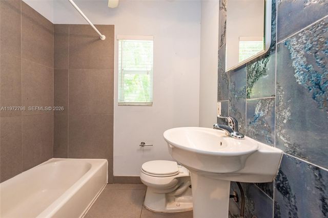 330 NE 86 St, El Portal, FL 33138