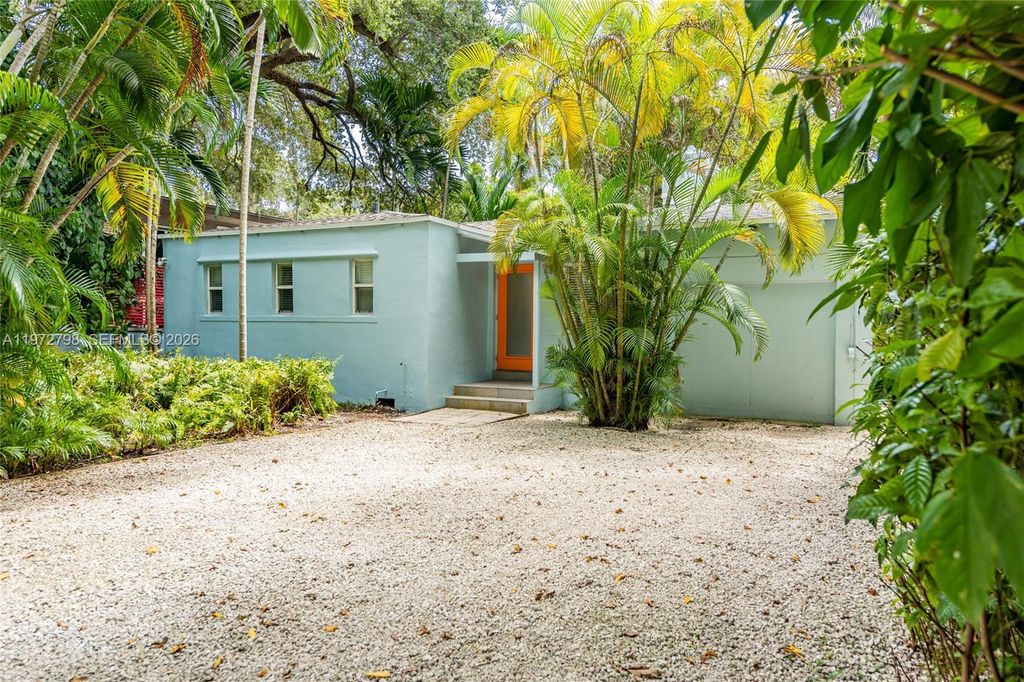 330 NE 86 St, El Portal, FL 33138