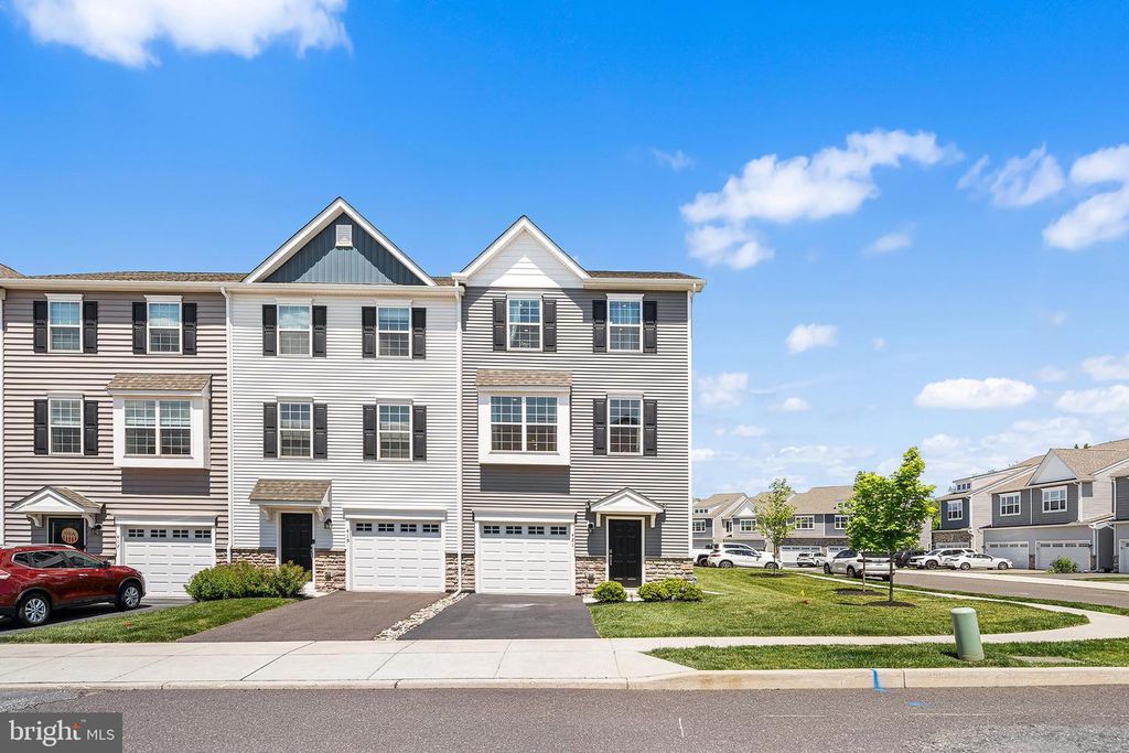 421 RIDGEWOOD DR, Royersford, PA 19468