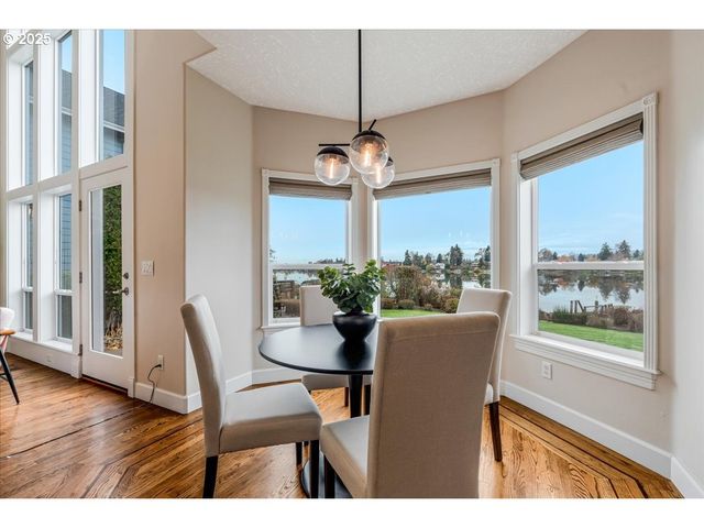 21157 Ne SHORE Dr, Fairview, OR 97024