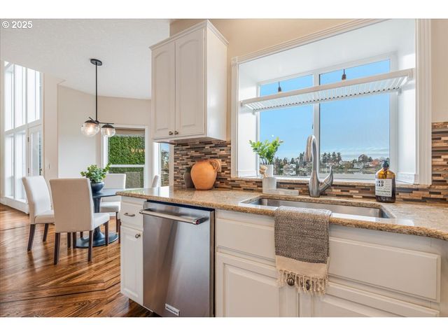 21157 Ne SHORE Dr, Fairview, OR 97024