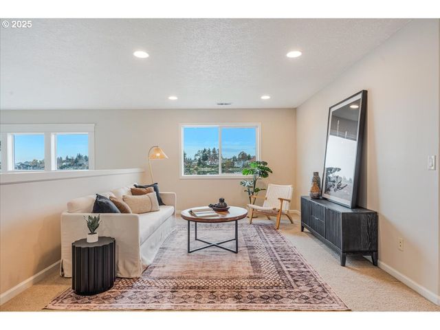 21157 Ne SHORE Dr, Fairview, OR 97024