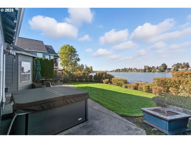 21157 Ne SHORE Dr, Fairview, OR 97024