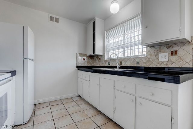 3237 Arlene Way 3, Las Vegas, NV 89108