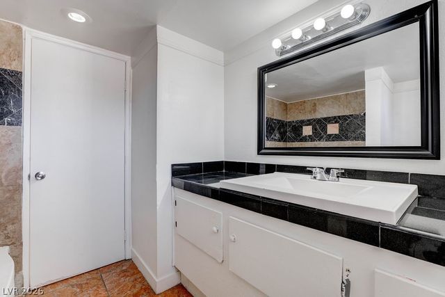 3237 Arlene Way 3, Las Vegas, NV 89108
