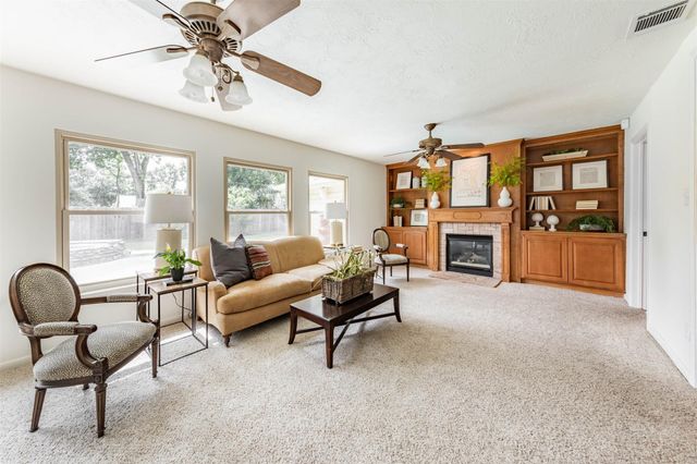 1015 Bluebonnet St, Katy, TX 77493
