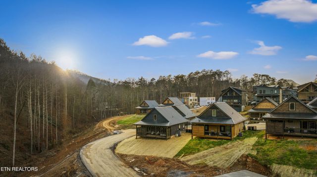 564 Warbonnet Way, Pigeon Forge, TN 37863