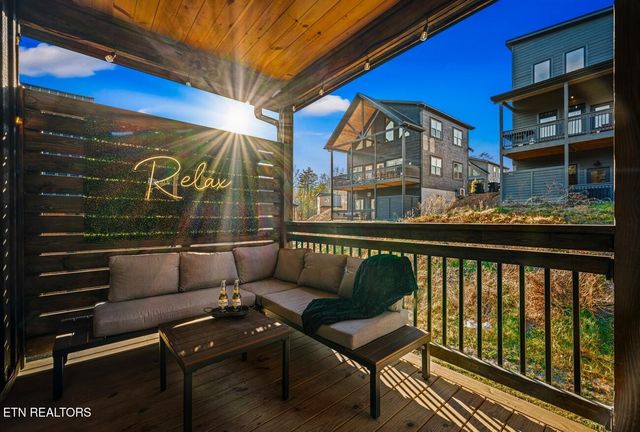 564 Warbonnet Way, Pigeon Forge, TN 37863