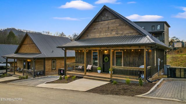 564 Warbonnet Way, Pigeon Forge, TN 37863