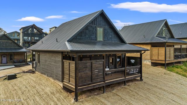564 Warbonnet Way, Pigeon Forge, TN 37863