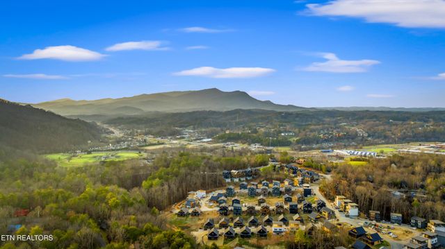 564 Warbonnet Way, Pigeon Forge, TN 37863