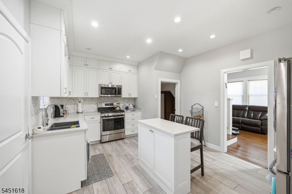 304 Brook Ave, Passaic City, NJ 07055 — photo 3
