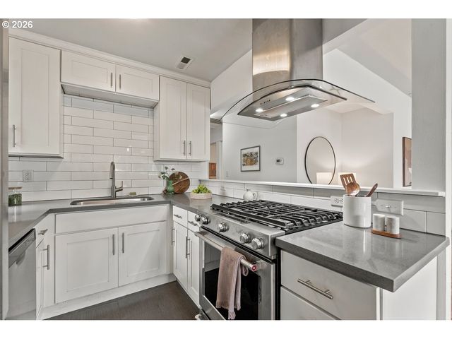 10238 N CENTRAL St, Portland, OR 97203
