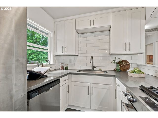 10238 N CENTRAL St, Portland, OR 97203