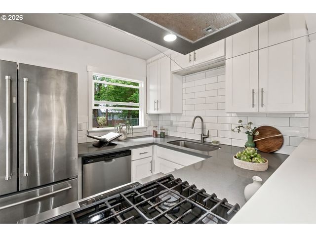 10238 N CENTRAL St, Portland, OR 97203