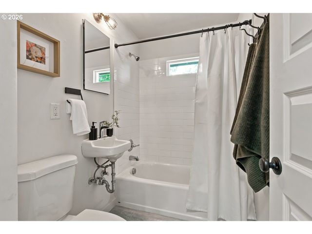 10238 N CENTRAL St, Portland, OR 97203