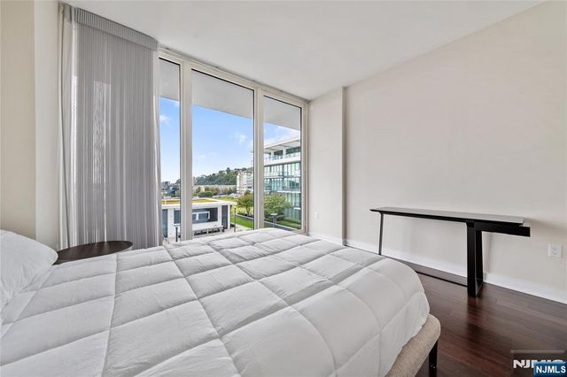 1200 Avenue At Port Imperial 508, Weehawken, NJ 07086