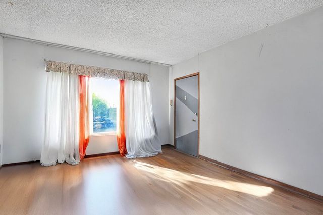 1045 1045 72nd Avenue, Oakland, CA 94621