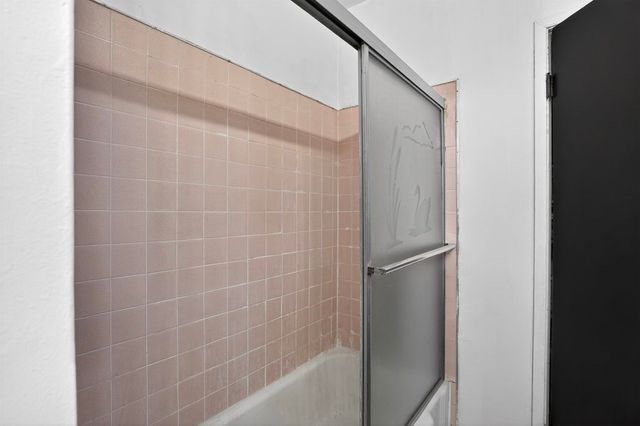 1045 1045 72nd Avenue, Oakland, CA 94621