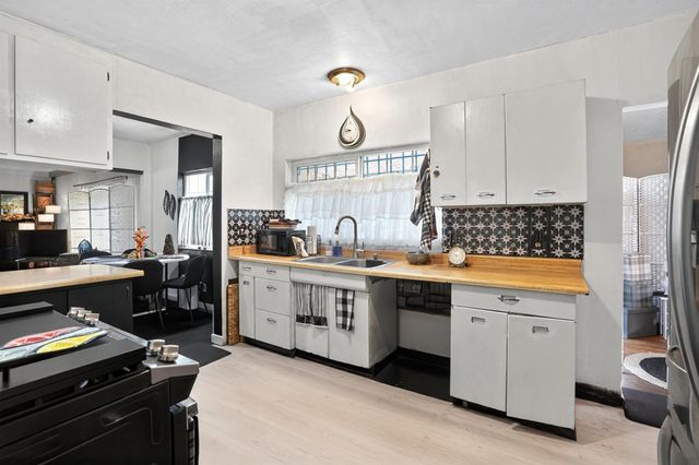 1045 1045 72nd Avenue, Oakland, CA 94621