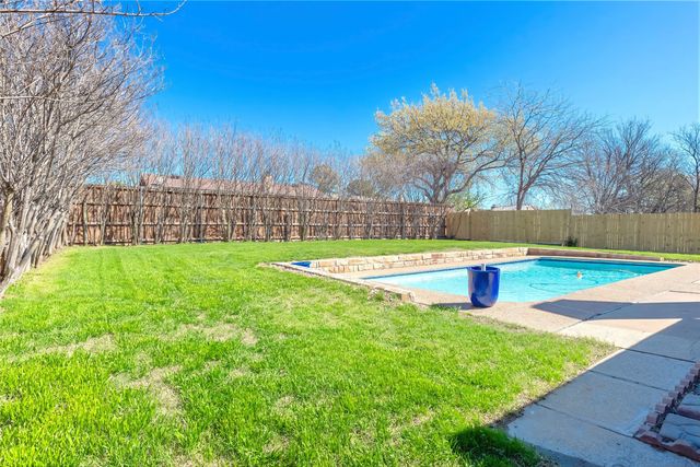 6501 Starnes Road, Watauga, TX 76148