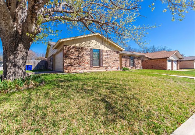 6501 Starnes Road, Watauga, TX 76148