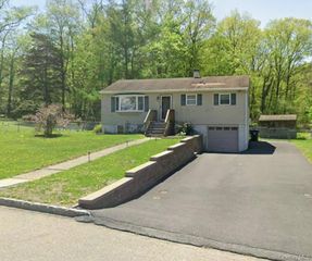 62 Duelk Avenue, Monroe, NY 10950