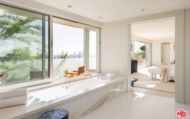 8515 Hedges Way, Los Angeles, CA 90069