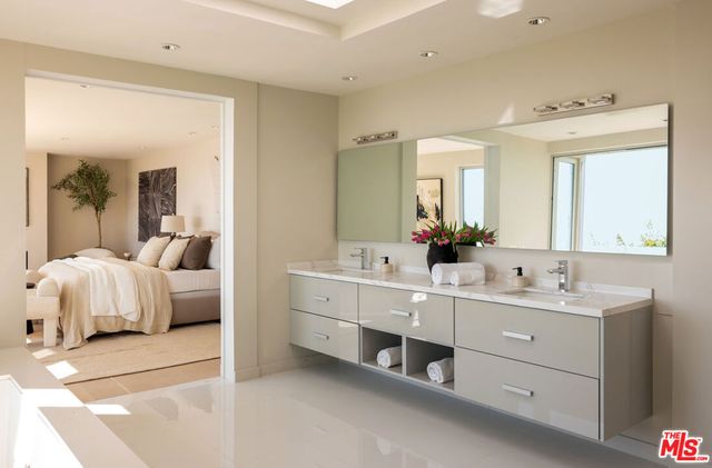 8515 Hedges Way, Los Angeles, CA 90069