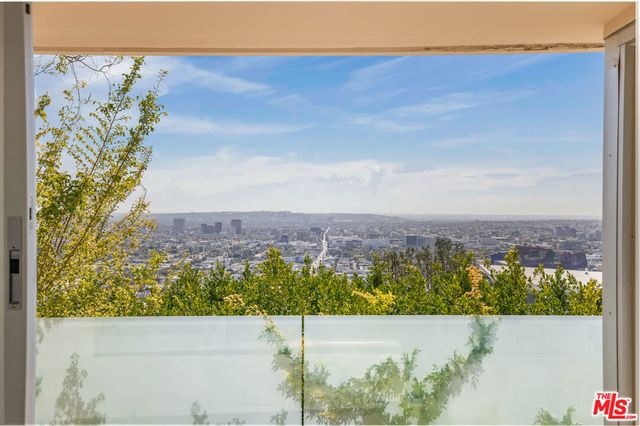 8515 Hedges Way, Los Angeles, CA 90069