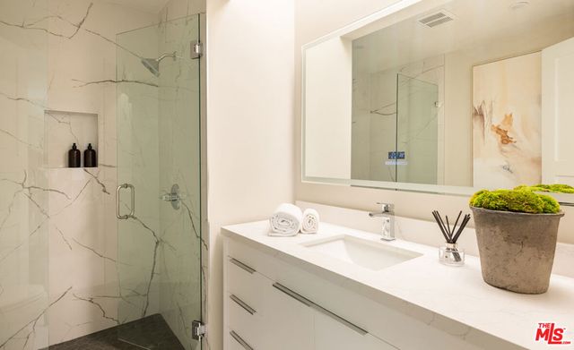 8515 Hedges Way, Los Angeles, CA 90069